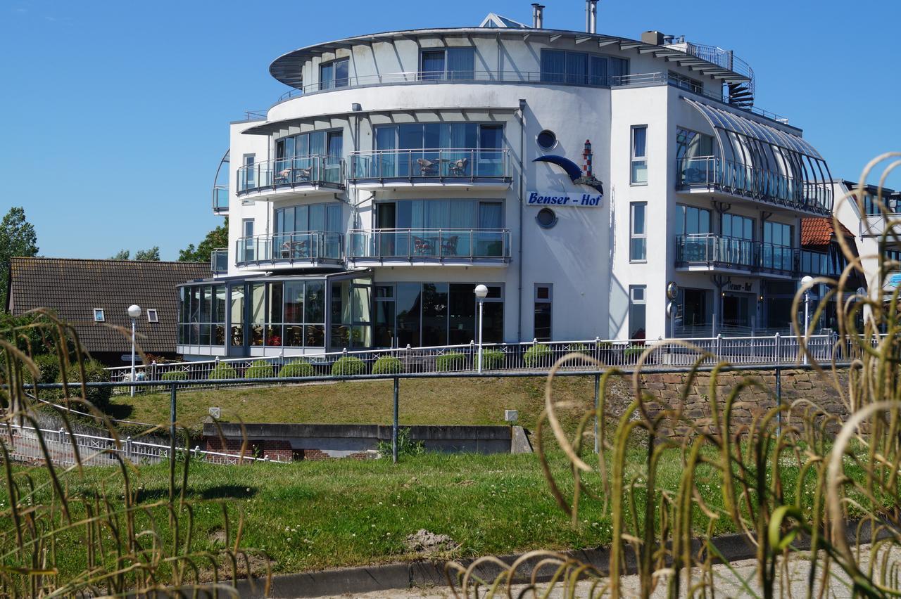 Nordseehotel Benser Hof Am Hafen Bensersiel Exterior foto