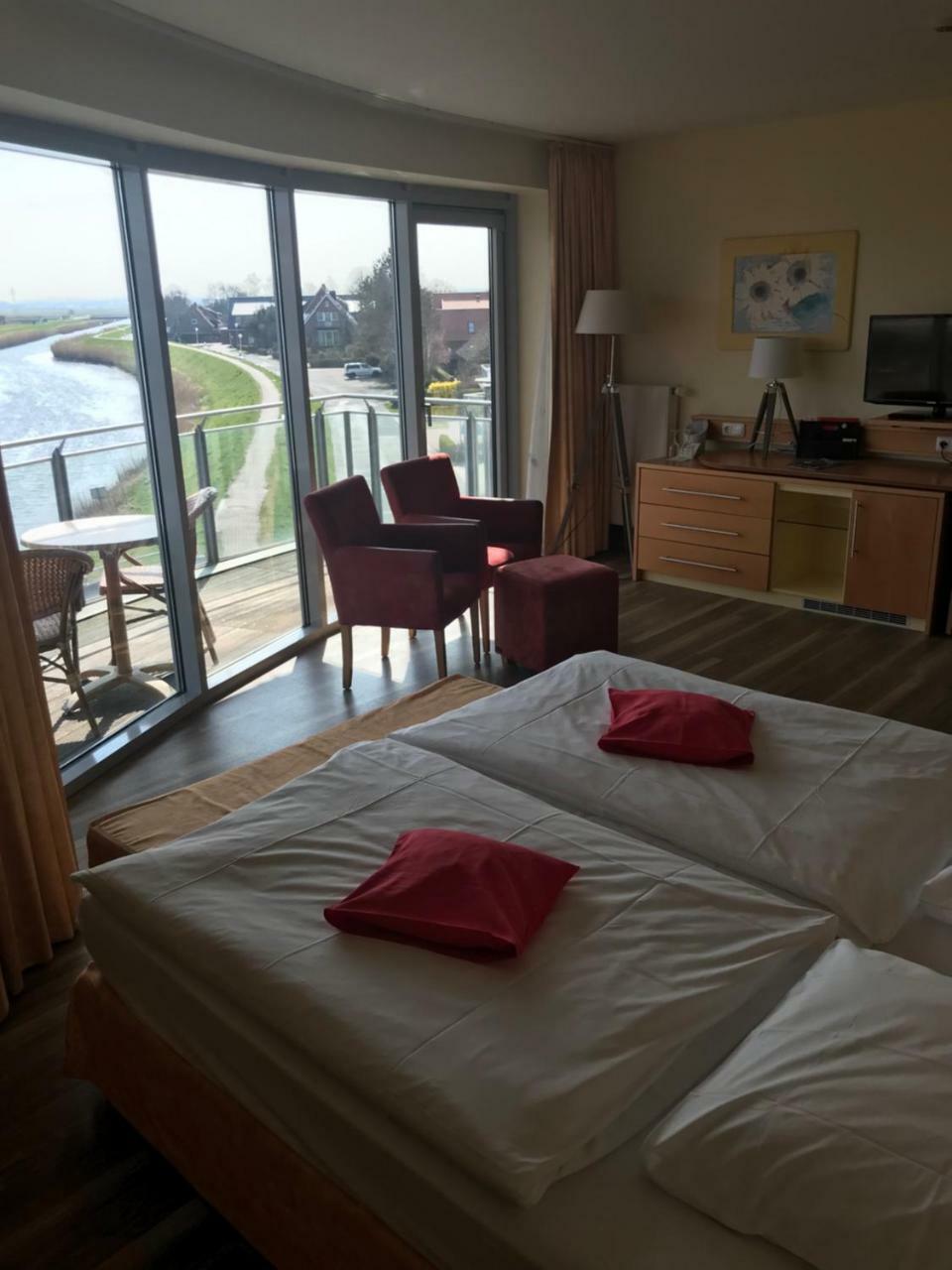Nordseehotel Benser Hof Am Hafen Bensersiel Exterior foto